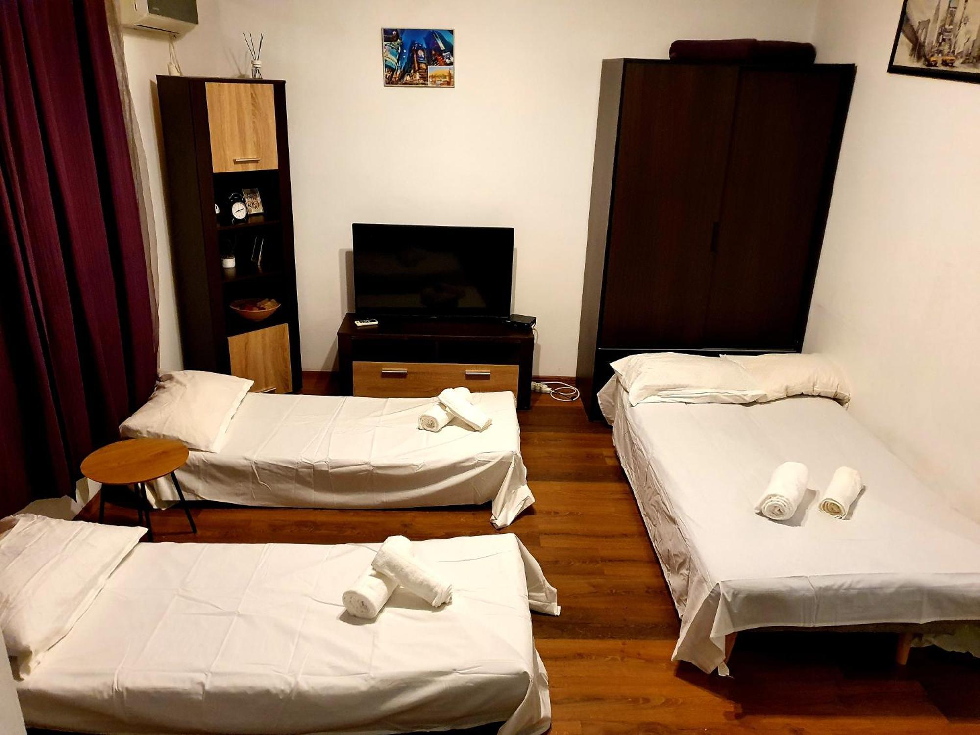Ultracentral Cozy Apartment Near Old Town Bukares Bagian luar foto